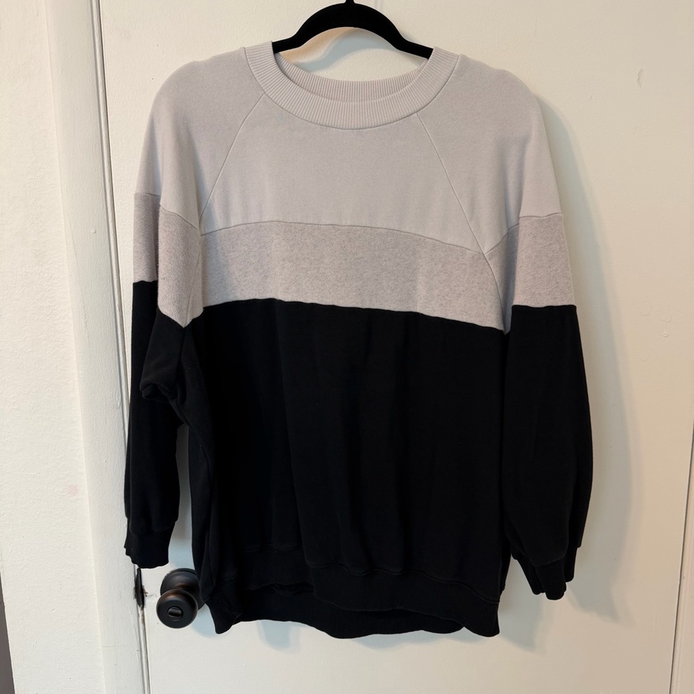 Women's American Eagle Black and Gray Sweater Size Medium